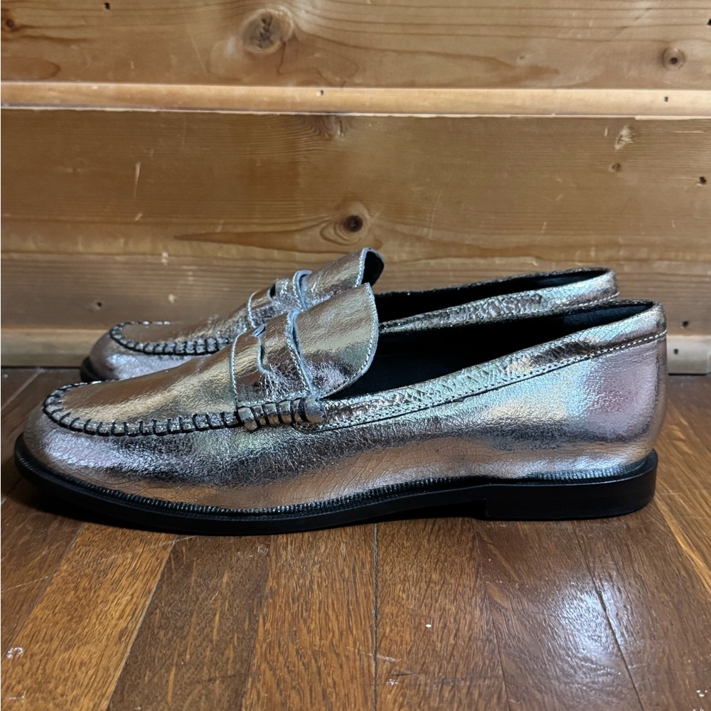 Women’s Free people silver leather blanket stitch loafers size 8